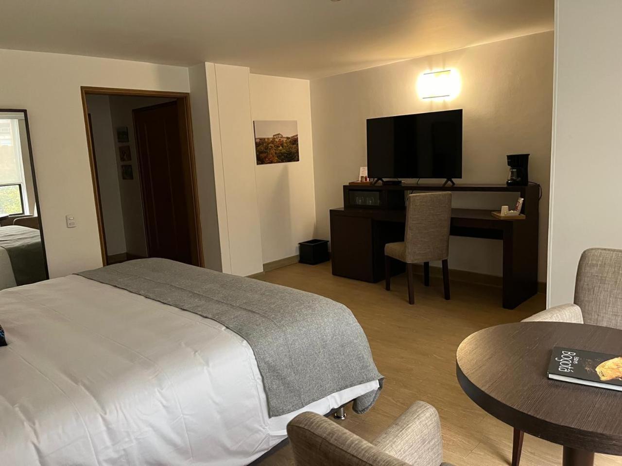 Hotel Parque 97 Suites Богота Екстериор снимка